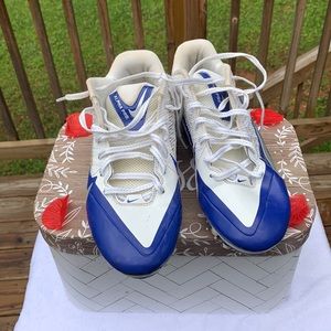 Blue and white Mens athletic shoe (used)